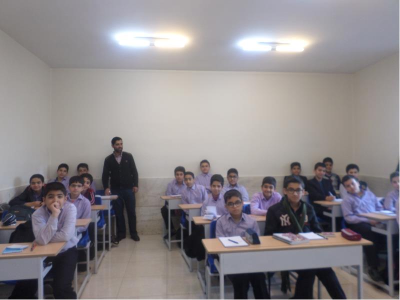 جلسه مشاور مدرسه و دانش آموزان قبل از امتحانات